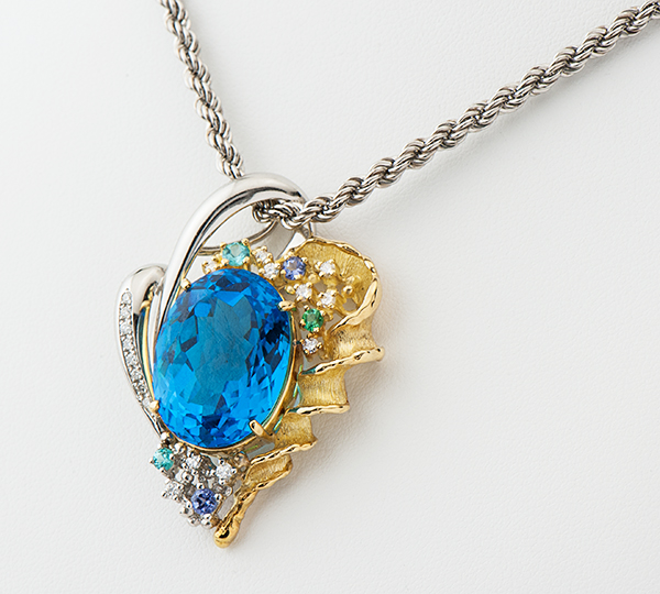 ブルートパーズ26.00ct カラーストーン計0.42ct ダイヤモンド計0.28ct